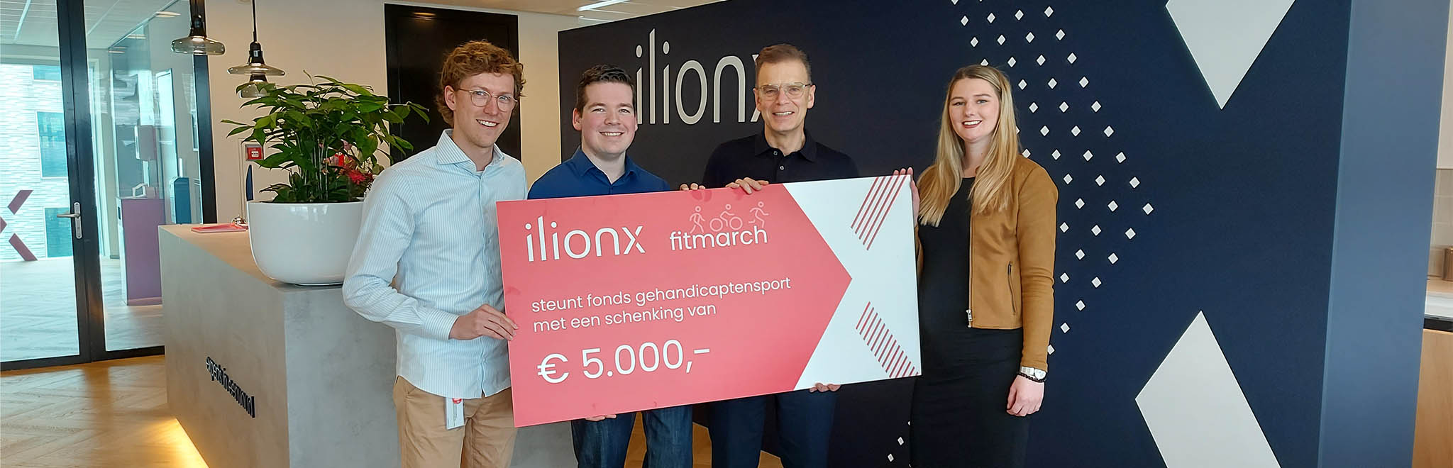 FitMarch cheque voor Fonds Gehandicaptensport